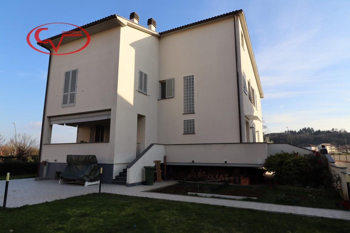 casa indipendente in vendita a Montevarchi