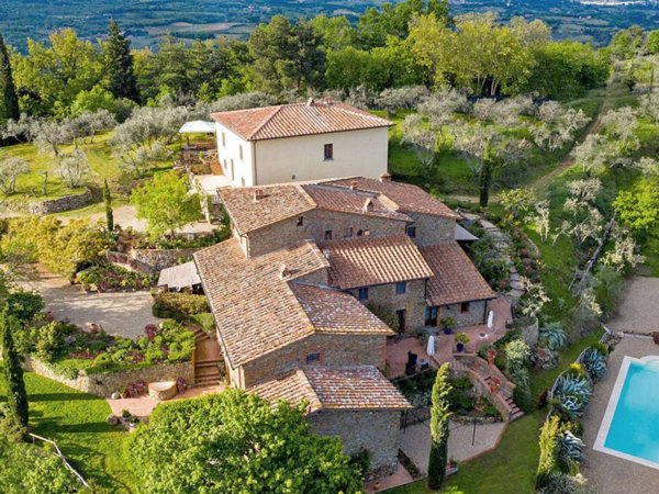 casa indipendente in vendita a Montevarchi in zona Noferi-Lavatoio