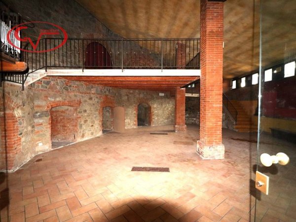 negozio in vendita a Montevarchi in zona Levane