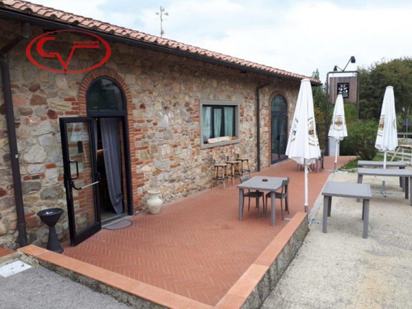 locale commerciale in vendita a Montevarchi
