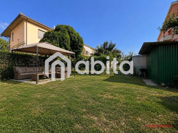 appartamento in vendita a Montevarchi in zona Levane