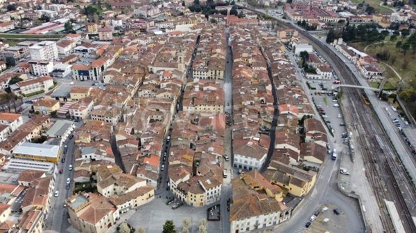 casa indipendente in vendita a Montevarchi