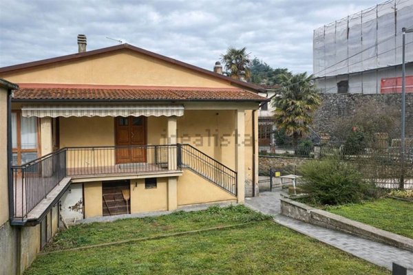 casa indipendente in vendita a Montevarchi in zona Levanella