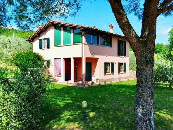 casa indipendente in vendita a Montevarchi in zona Mercatale Valdarno