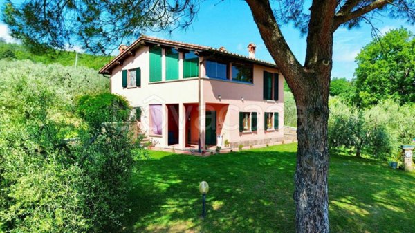casa indipendente in vendita a Montevarchi in zona Mercatale Valdarno