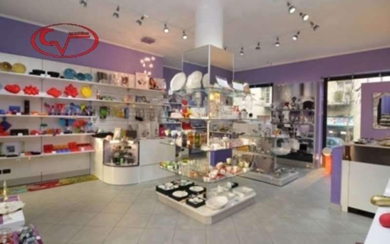 locale commerciale in vendita a Montevarchi in zona Levanella