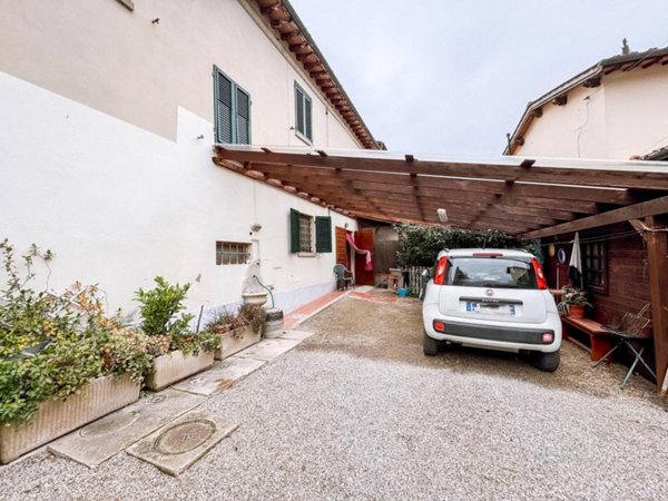 casa indipendente in vendita a Montevarchi