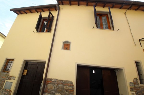 casa semindipendente in vendita a Montevarchi in zona Levane