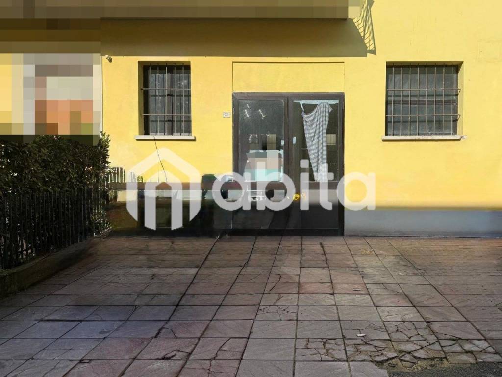 locale commerciale in vendita a Montevarchi