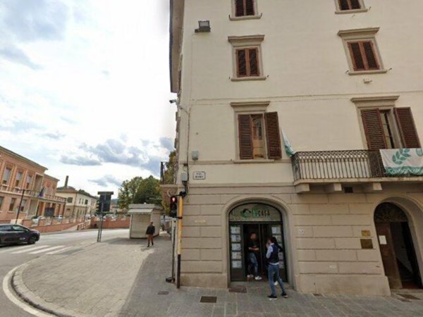 locale commerciale in vendita a Montevarchi