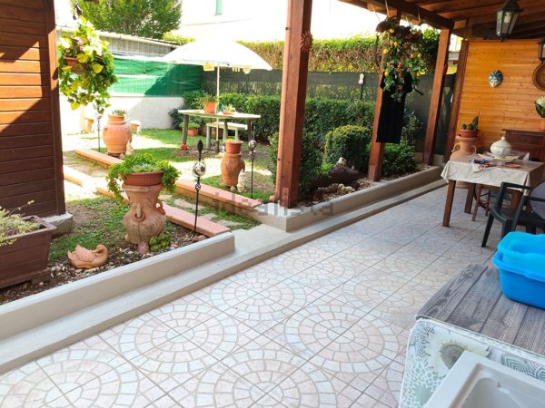 casa indipendente in vendita a Montevarchi in zona Levanella