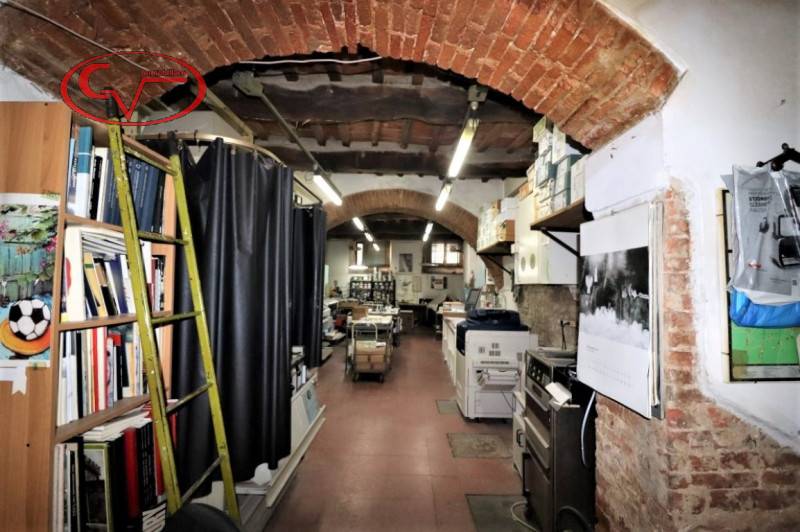 locale commerciale in vendita a Montevarchi