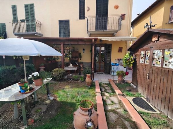 casa indipendente in vendita a Montevarchi