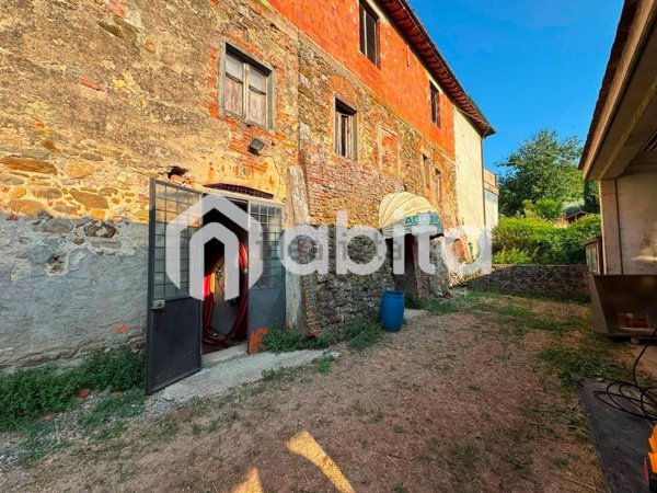 casale in vendita a Montevarchi in zona Caposelvi