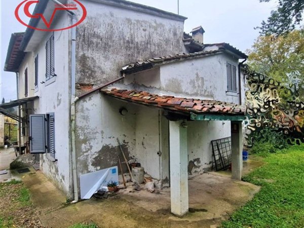 casa indipendente in vendita a Montevarchi in zona Noferi-Lavatoio