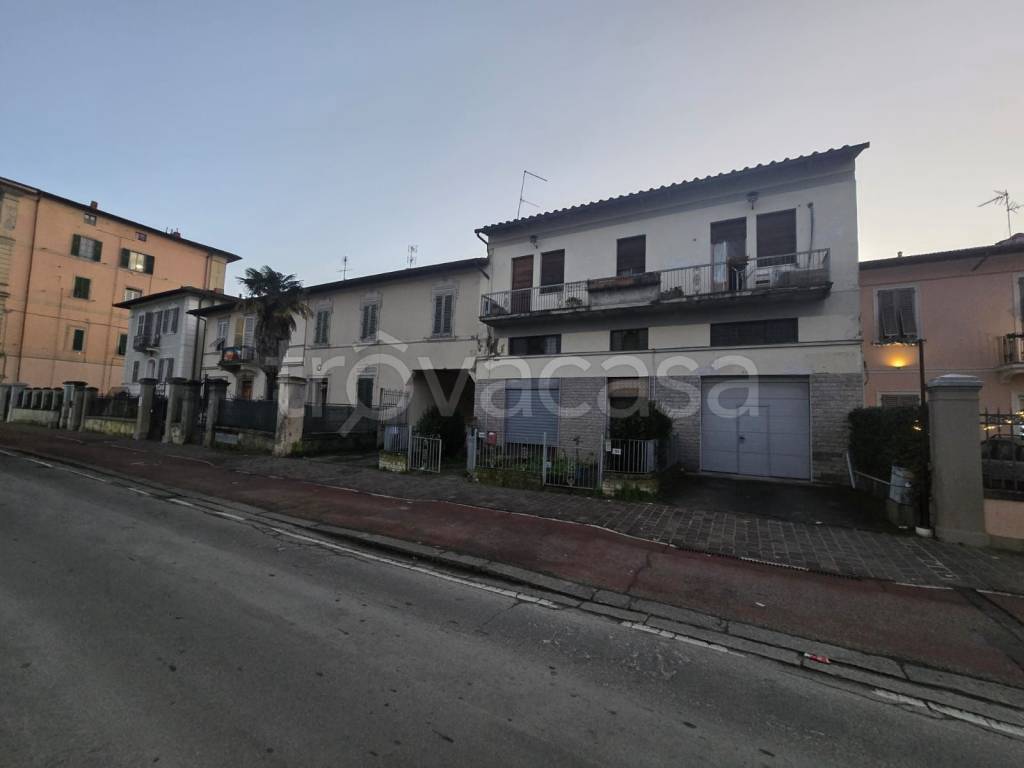 casa indipendente in vendita a Montevarchi