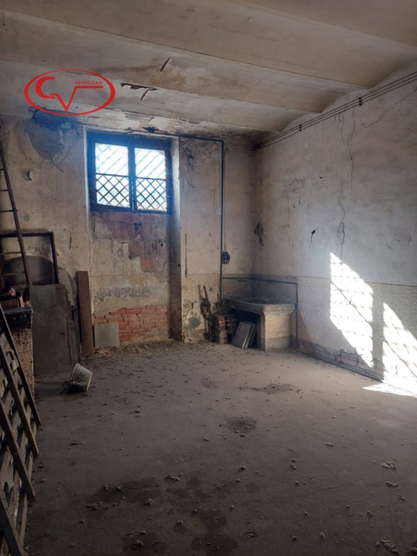 negozio in vendita a Montevarchi in zona Levanella