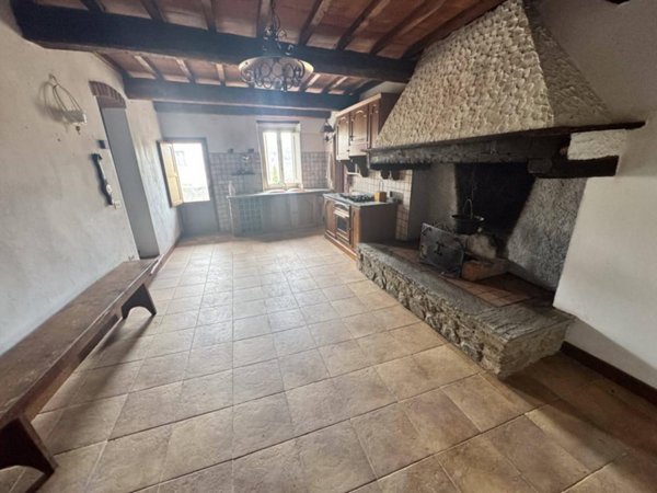 casa indipendente in vendita a Montevarchi in zona Ventena