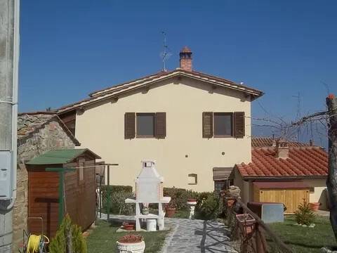 casa indipendente in vendita a Montevarchi