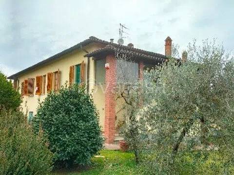 casa indipendente in vendita a Montevarchi in zona Noferi-Lavatoio