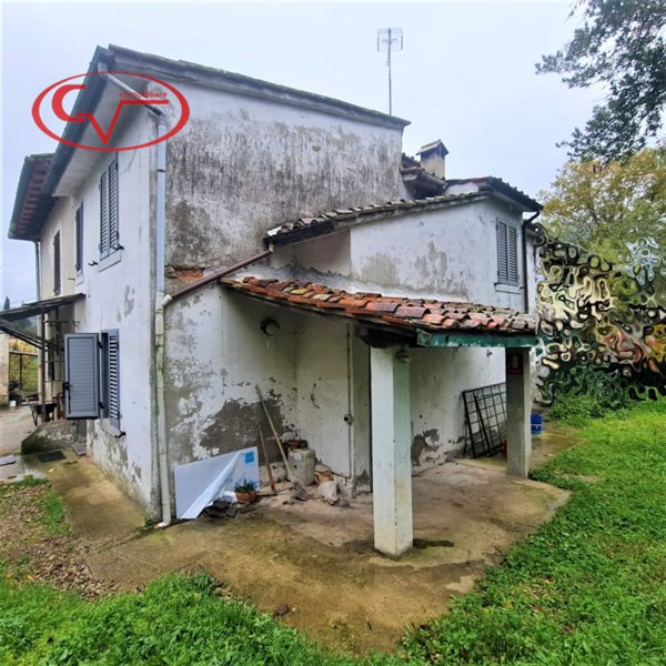 casa indipendente in vendita a Montevarchi in zona Noferi-Lavatoio