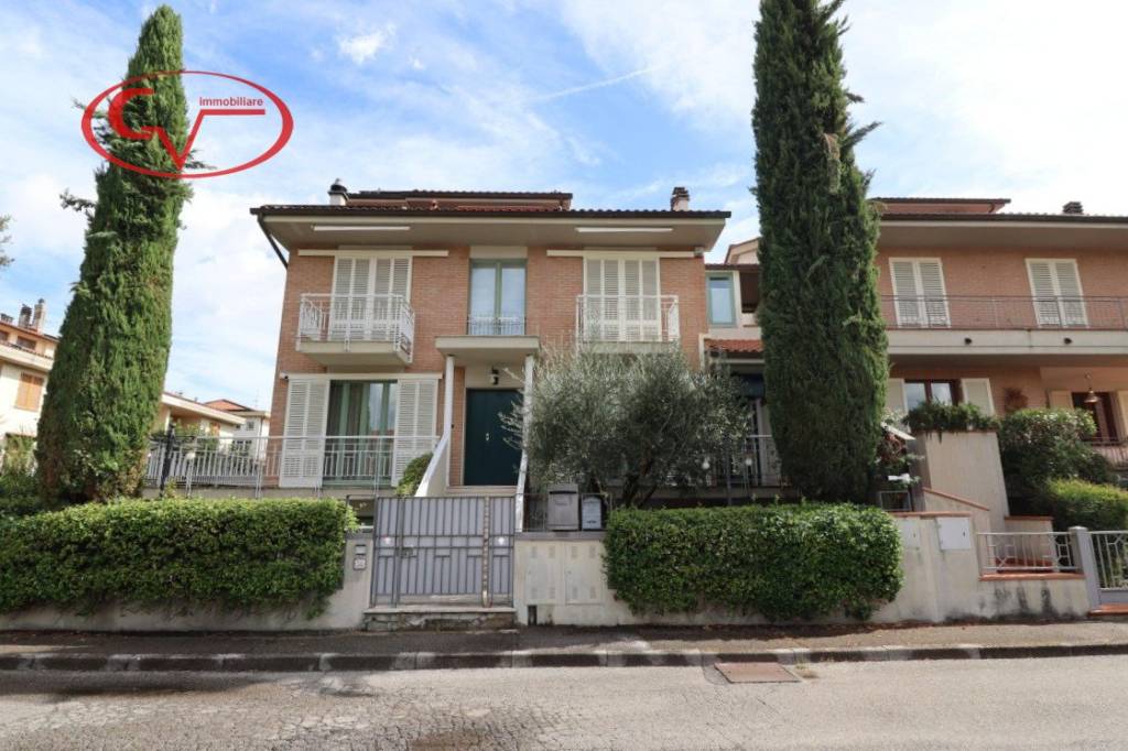 casa indipendente in vendita a Montevarchi