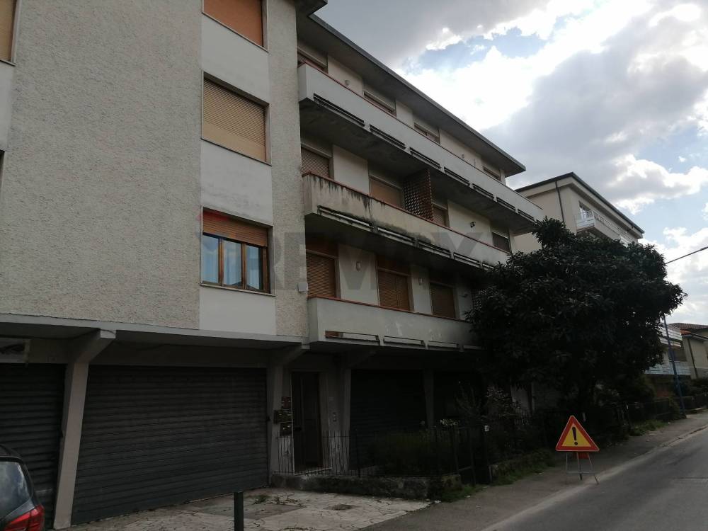 locale commerciale in vendita a Montevarchi