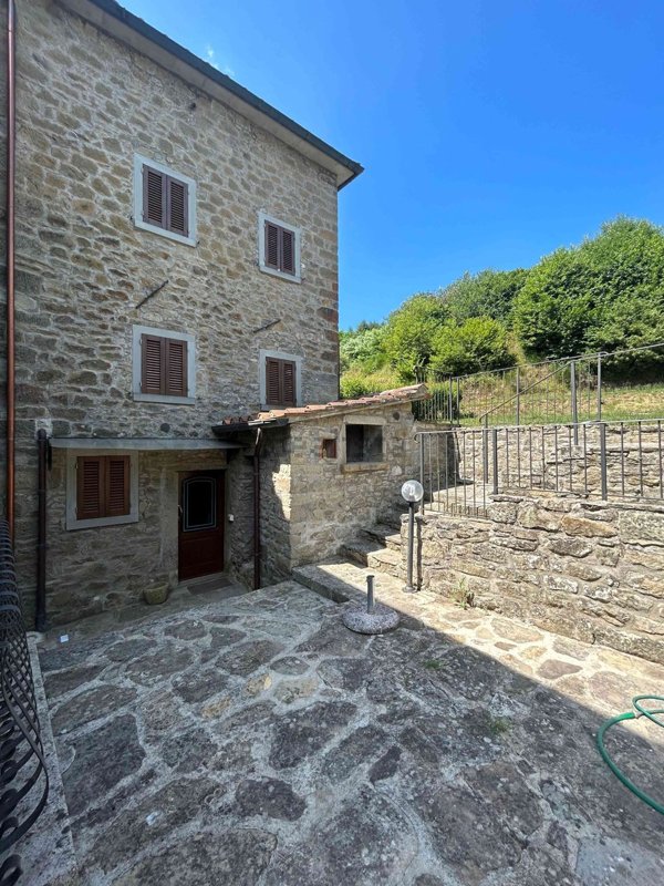 casa indipendente in vendita ad Ortignano Raggiolo