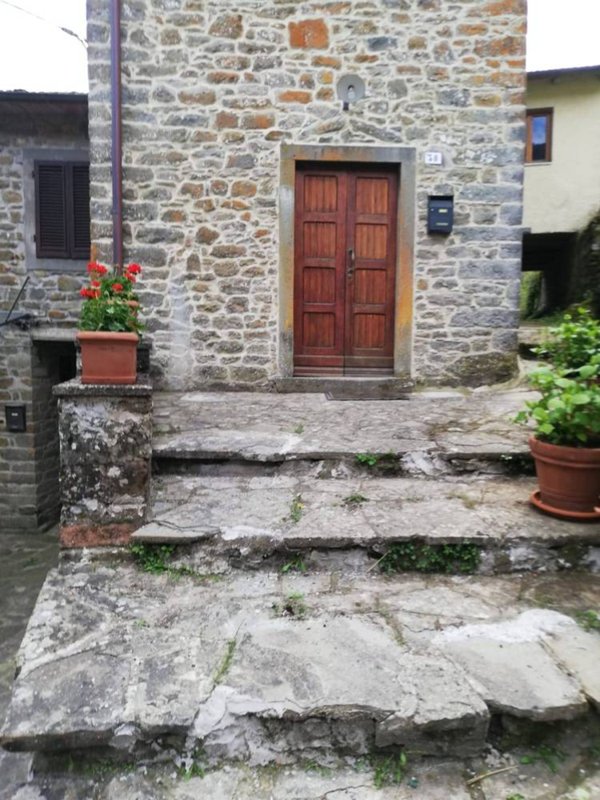 casa indipendente in vendita ad Ortignano Raggiolo in zona Raggiolo