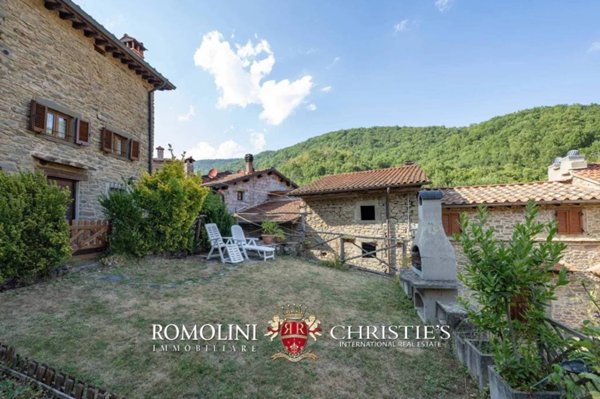 casa indipendente in vendita ad Ortignano Raggiolo