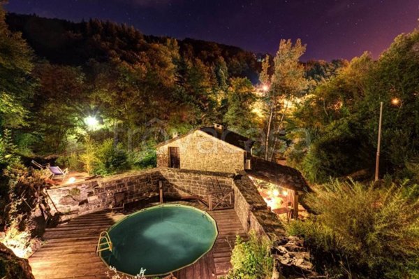 casa indipendente in vendita ad Ortignano Raggiolo in zona Raggiolo