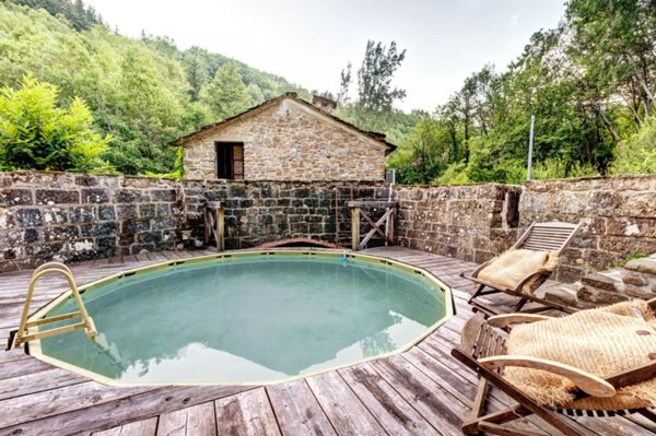 casa indipendente in vendita ad Ortignano Raggiolo in zona Villa