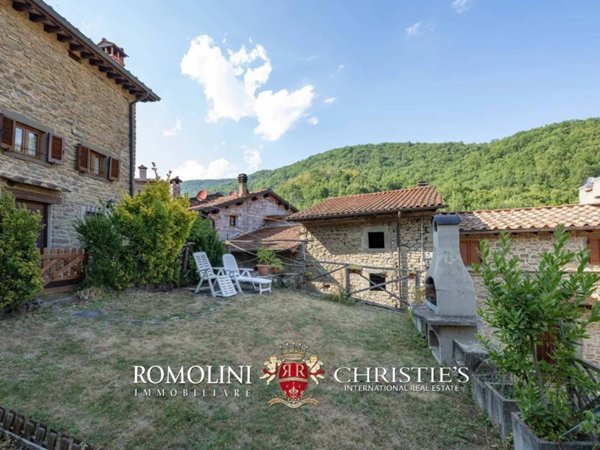 casa indipendente in vendita ad Ortignano Raggiolo