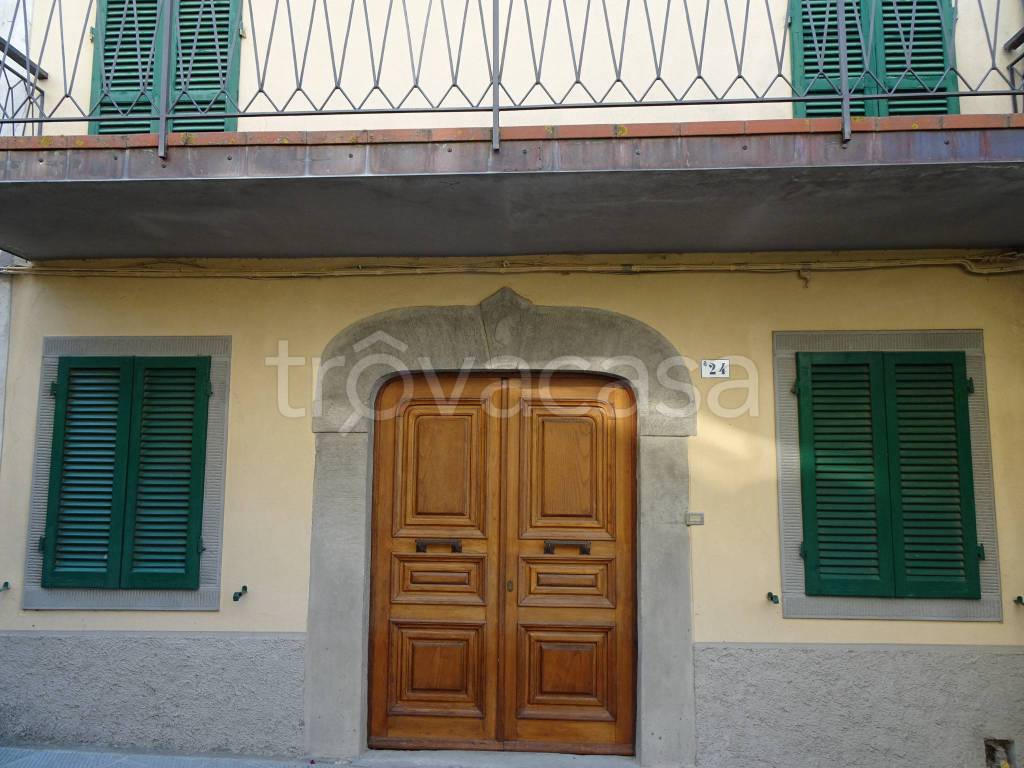 casa indipendente in vendita ad Ortignano Raggiolo