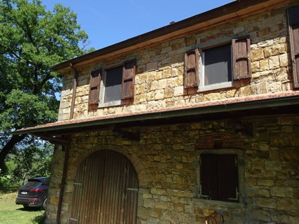 casa indipendente in vendita ad Ortignano Raggiolo
