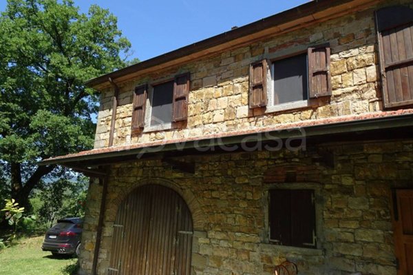 casa indipendente in vendita ad Ortignano Raggiolo