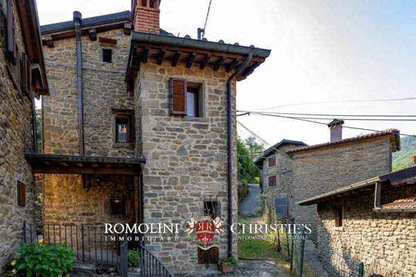 casa indipendente in vendita ad Ortignano Raggiolo in zona Raggiolo