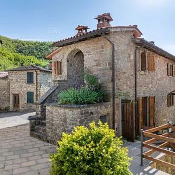 casa indipendente in vendita ad Ortignano Raggiolo in zona Raggiolo