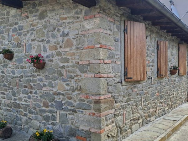 casa indipendente in vendita ad Ortignano Raggiolo in zona Villa