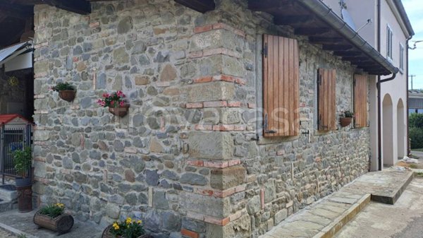 casa indipendente in vendita ad Ortignano Raggiolo in zona Villa