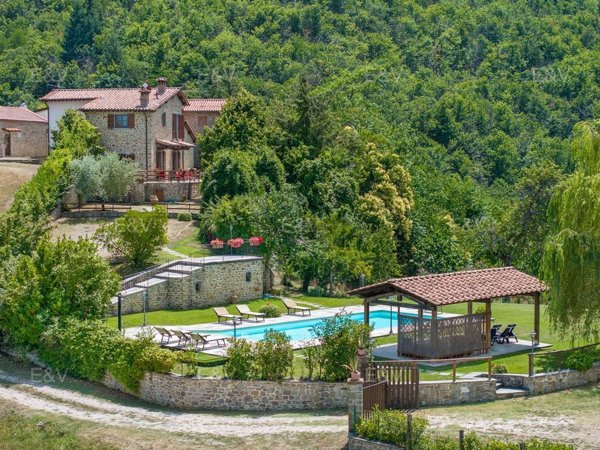 casale in vendita ad Ortignano Raggiolo in zona Badia a Tega
