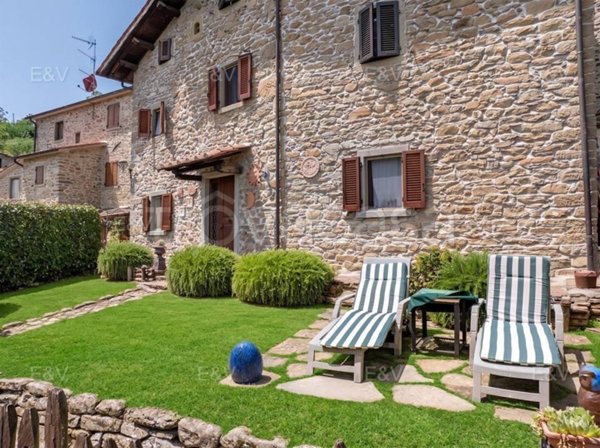 casa indipendente in vendita ad Ortignano Raggiolo in zona Raggiolo