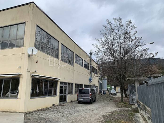 locale commerciale in vendita a Pieve Santo Stefano