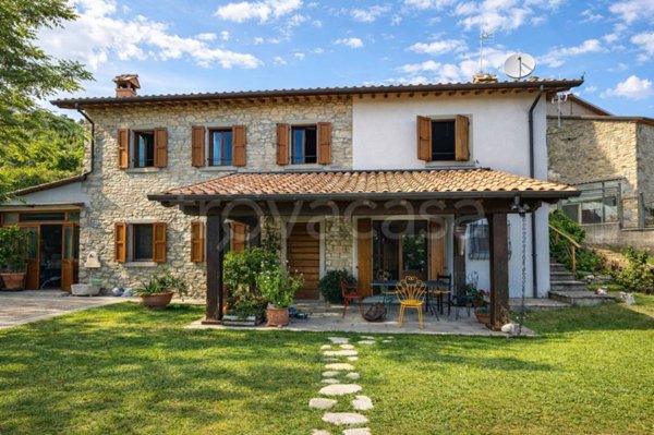 casa indipendente in vendita a Pieve Santo Stefano in zona Montalone