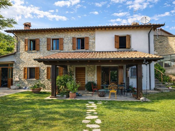 casa indipendente in vendita a Pieve Santo Stefano in zona Montalone