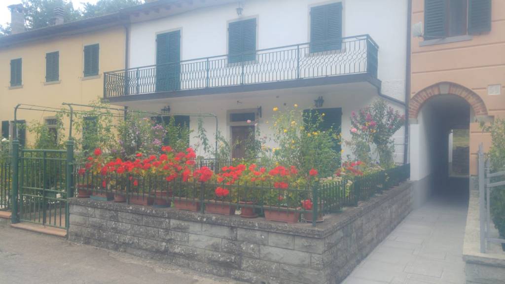 appartamento in vendita a Poppi in zona Becarino