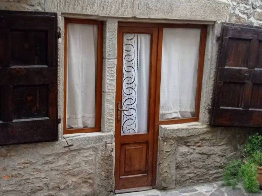 casa indipendente in vendita a Poppi in zona Sala