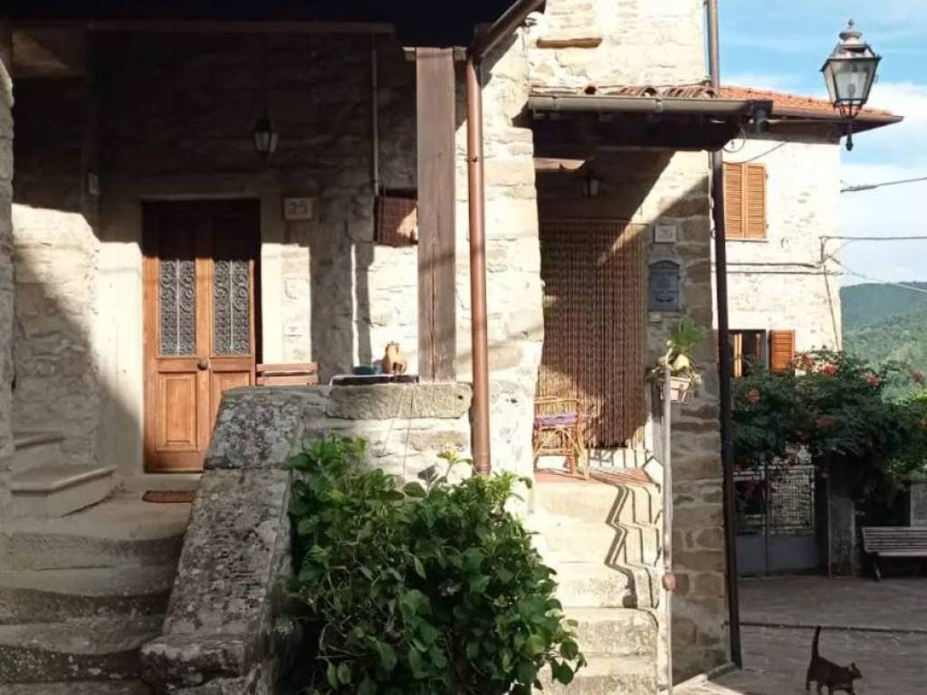 casa indipendente in vendita a Poppi in zona Sala