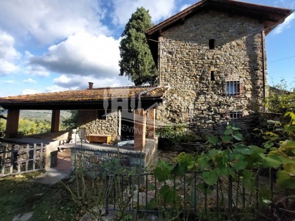 casa indipendente in vendita a Poppi in zona Sala