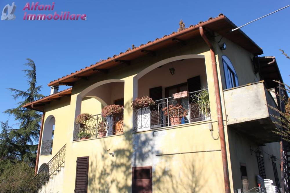 appartamento in vendita a Poppi in zona Porrena